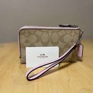 𝐂𝐨𝐚𝐜𝐡- Wristlet
